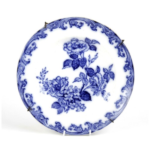 613 - A BLUE AND WHITE PORCELAIN PLATE