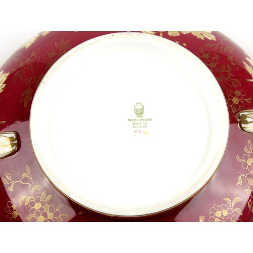 610 - A WEDGWOOD 'TONQUIN RUBY' PATTERN VEGETABLE DISH AND COVER