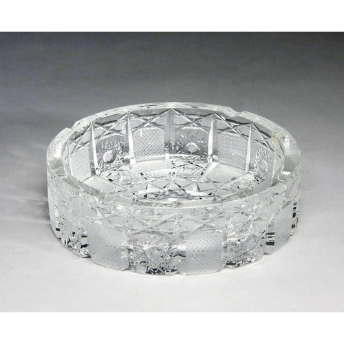 571 - A POLISH HEAVY CUT CIGAR ASHTRAY