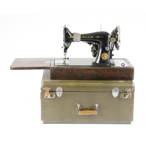 376 - A SINGER SEWING MACHINE