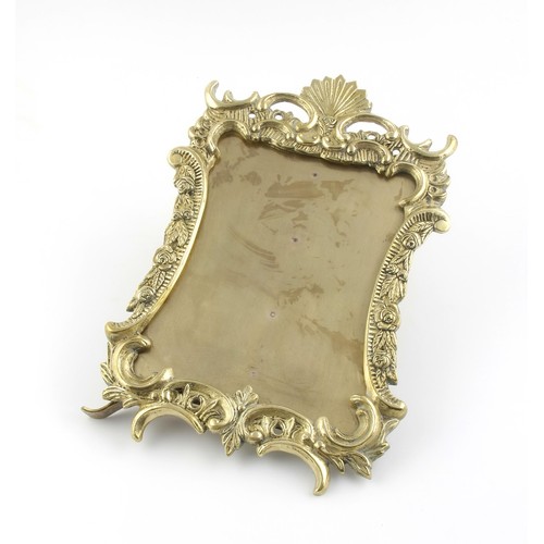 409 - A GILT PICTURE FRAME