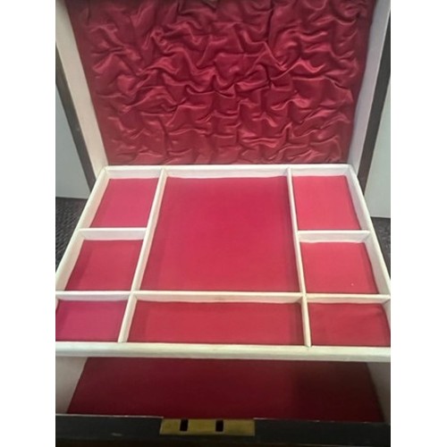 399 - A MAHOGANY JEWELLERY BOX
