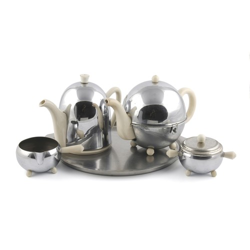 900 - AN EVERHOT TEA SERVICE, MID 20TH CENTURY