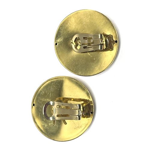 830 - A PAIR OF GOLD EARRINGS