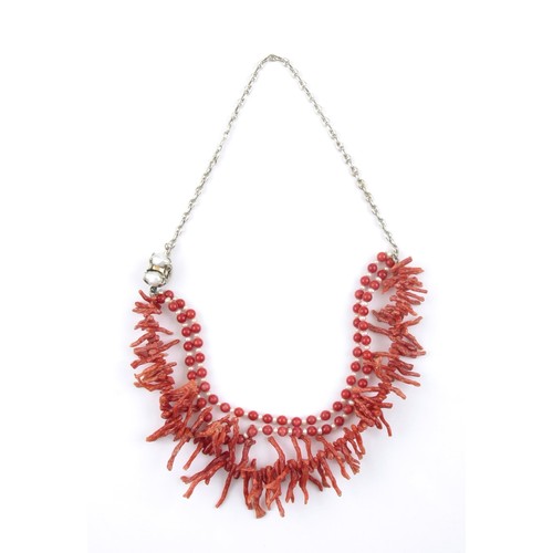 749 - A CORAL AND PEARL NECKLACE