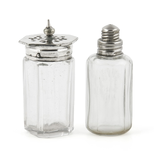 912 - AN ELECTROPLATE MOUNTED SALT AND PEPPER SHAKER