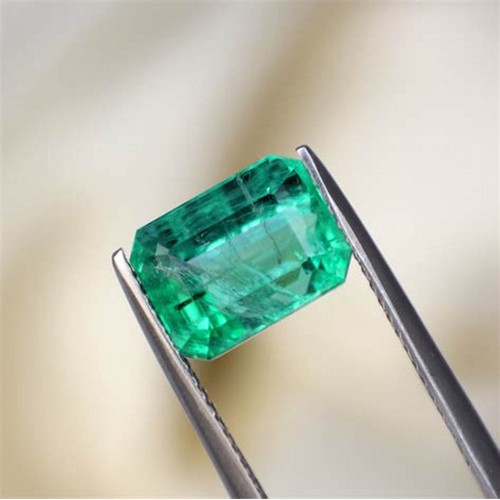 1356 - AN UNSET EMERALD, 1.20 CARATS