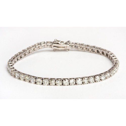 148 - A DIAMOND TENNIS BRACELET, 11.10 CARATS