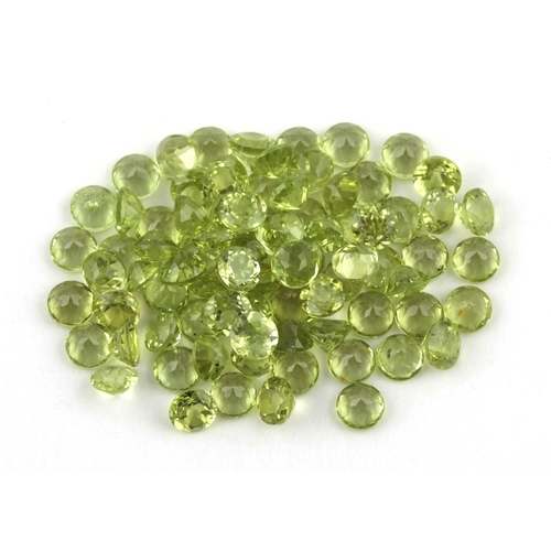 191 - A MELEÉ OF UNSET PERIDOT, 10,46 CARATS