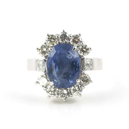 53 - A CERTED 5CT SAPPHIRE & DIAMOND RING