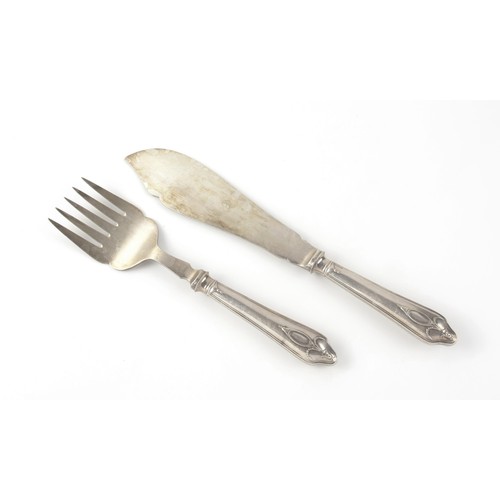 910 - A PAIR OF ELECTROPLATE FISH SERVERS, POSSIBLY LONDON