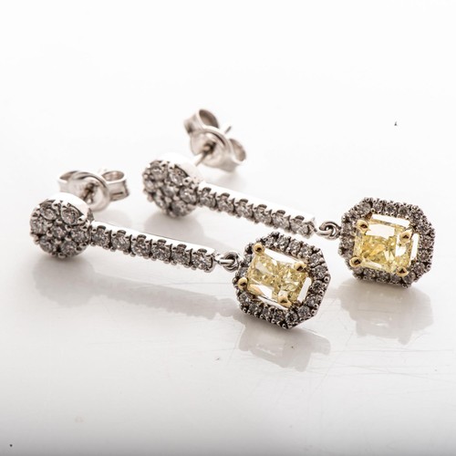 72 - A PAIR OF DIAMOND DROP EARRINGS, 5.01 CARATS