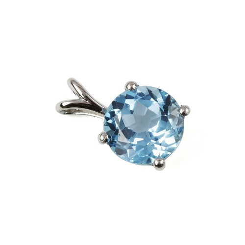 105 - AN AQUAMARINE PENDANT