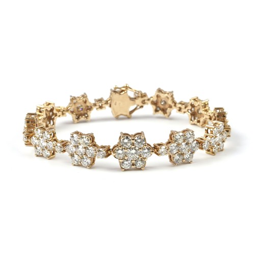 149 - A DIAMOND TENNIS BRACELET, 11.35 CARATS