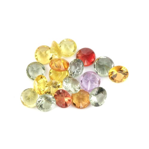 201 - A MELEE OF RAINBOW COLOURED SAPPHIRES, 5,36 CARATS