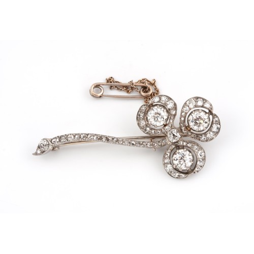 445 - A VICTORIAN DIA BROOCH, 3.4 CT-THE TREFFLE