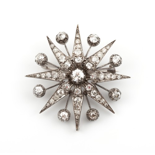 446 - A DIAMOND BROOCH, 6.5 CARATS, POSSIBLY VICTORIAN