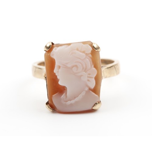 423 - A CAMEO RING