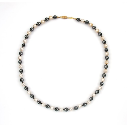 464 - A PEARL AND HEMATITE NECKLACE