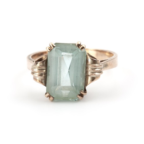 424 - AN AQUAMARINE DRESS RING