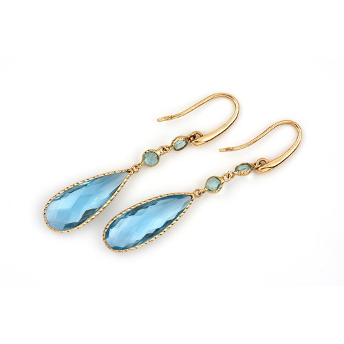 471 - A PAIR OF GEMSTONE EARRINGS