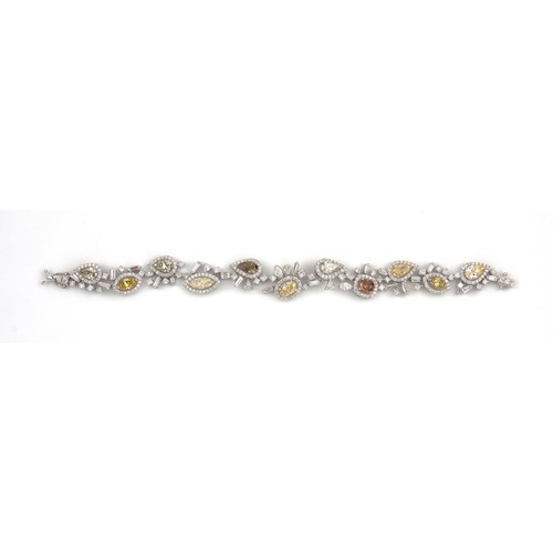 476 - A DIAMOND BRACELET, 16.20 CARATS