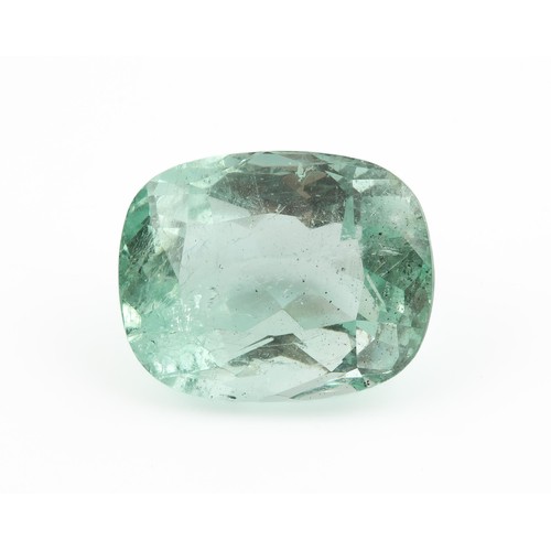 500 - AN UNSET EMERALD, 5.01 CARATS