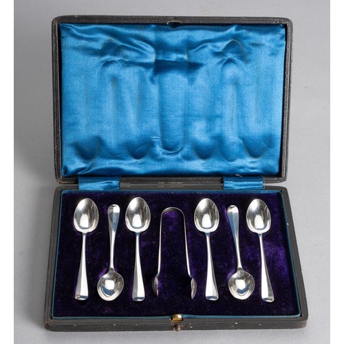 71 - A CASED SET OF SIX EDWARD VII SILVER OLD ENGLISH PATTERN TEASPOONS AND A PAIR OF SUGAR NIPS, G W HAR... 