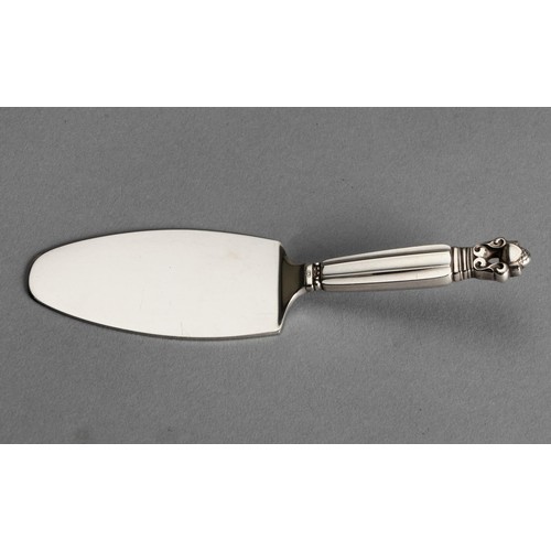 680 - A DANISH SILVER ACORN PATTERN CAKE LIFTER, GEORG JENSEN