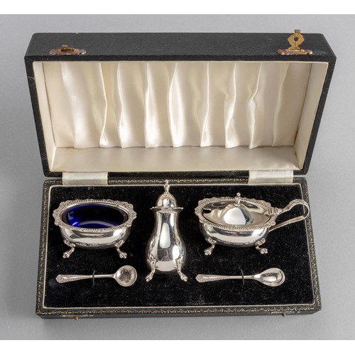 668 - A CASED ELIZABETH II SILVER CONDIMENT SET, W I BROADWAY AND CO, BIRMINGHAM, 1980