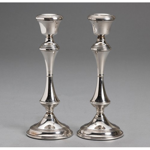 667 - AN ELIZABETH II SILVER PAIR OF CANDLESTICKS, W I BROADWAY AND CO, BIRMINGHAM, 1970