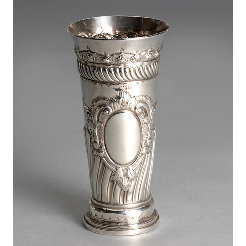 611 - A VICTORIAN SILVER VASE, JOSIAH WILLIAMS AND CO, LONDON, 1895