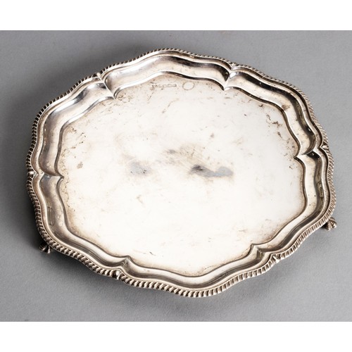 655 - A GEORGE V SILVER SALVER, WALKER AND HALL, SHEFFIELD, 1930