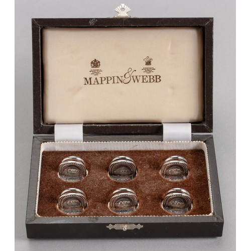 672 - AN ELIZABETH II SILVER CASED SET OF SIX PLACE CARD HOLDERS, MAPPIN AND WEBB, SHEFFIELD, 2000