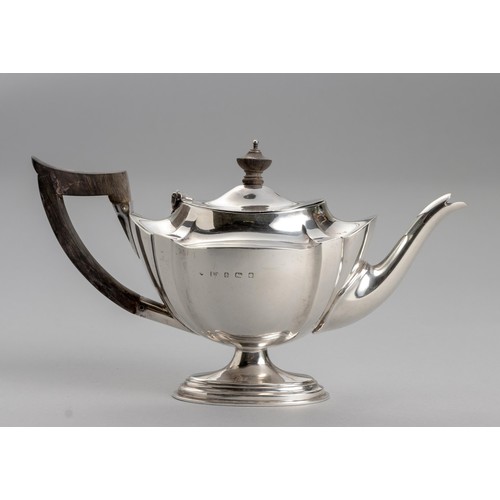 641 - A GEORGE V SILVER TEAPOT, HENRY MATTHEWS, BIRMINGHAM, 1913