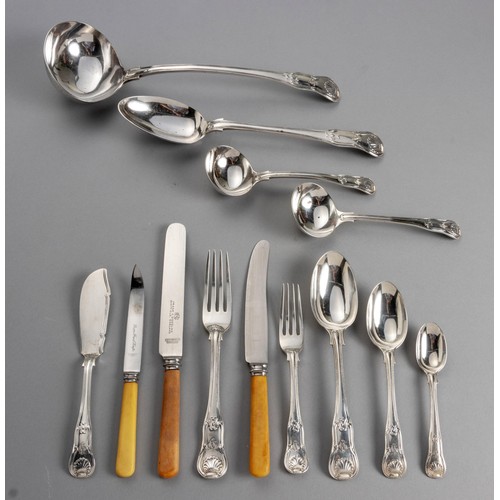 624 - AN EDWARD VII CANTEEN OF KING'S PATTERN SILVER CUTLERY, WAKELY AND WHEELER, LONDON, 1903