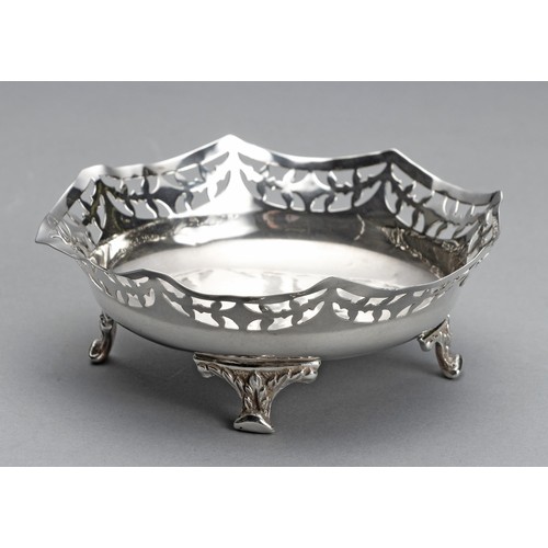 657 - A GEORGE V SILVER SWEET BOWL, BRITTON, GOULD AND CO, BIRMINGHAM, 1931