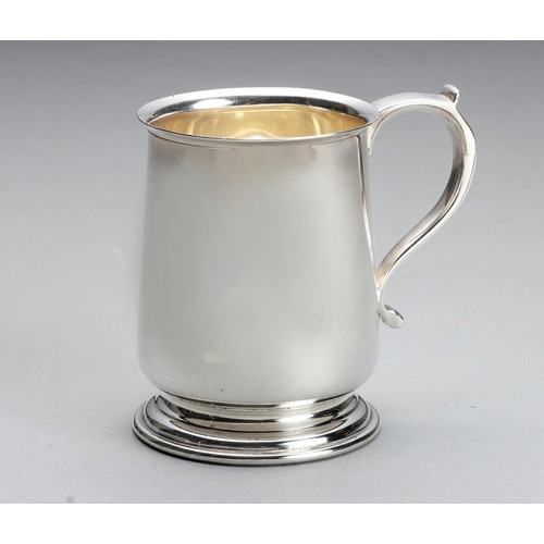 671 - AN ELIZABETH II SILVER MUG, MAPPIN AND WEBB LTD, SHEFFIELD, 1999