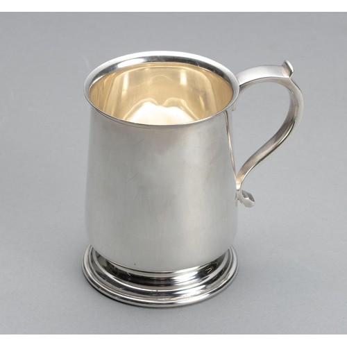 671 - AN ELIZABETH II SILVER MUG, MAPPIN AND WEBB LTD, SHEFFIELD, 1999