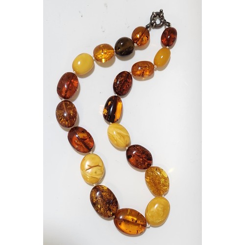 444 - AN AMBER BEAD NECKLACE