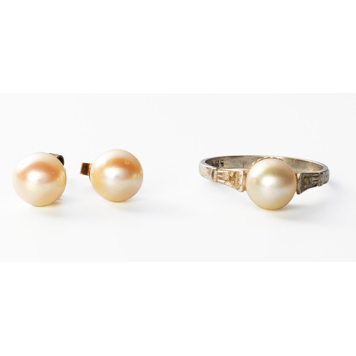 674 - A PEARL AND DIAMOND RING