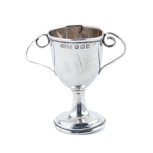 921 - AN EDWARD VII SILVER TROPHY CUP, JOHN TROUP AND SONS, BIRMINGHAM, 1909