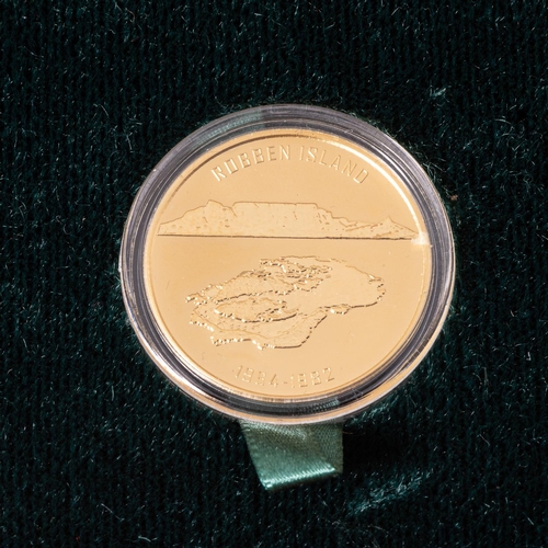 822 - A COMMEMORATIVE COIN, ROBBEN ISLAND 1964-1982