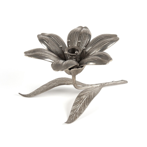 863 - A METAL FLOWER PETAL ASHTRAY 