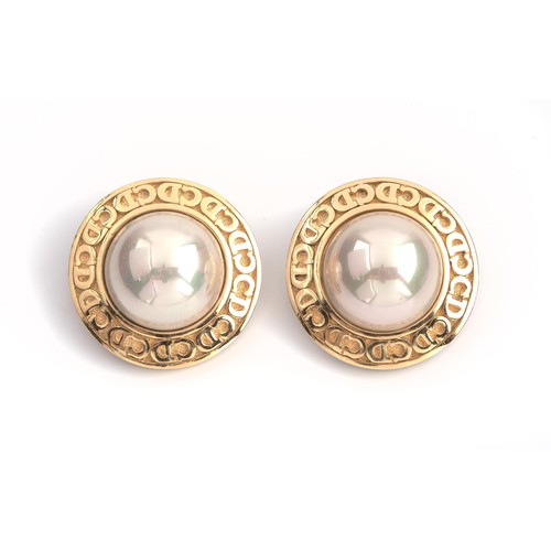 70 - A PAIR OF PEARL EARRINGS