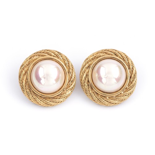 71 - A PAIR OF PEARL EARRINGS