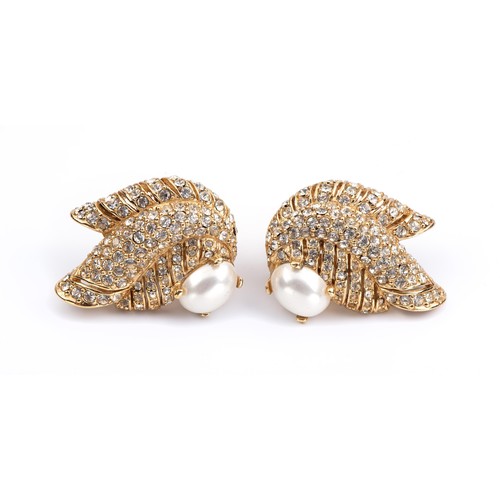 68 - A PAIR OF PEARL EARRINGS