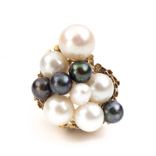 671 - A PEARL DESIGNER RING, CIRCA 1960