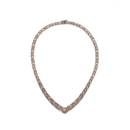 791 - A SILVER V SHAPED NECKLACE, CONTINENTAL