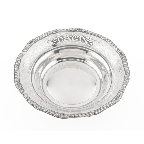 938 - A SILVER FRUIT BOWL, CONTINENTAL